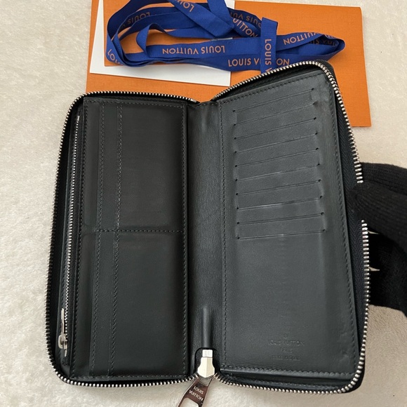 Authentic Louis Vuitton Graphite Long Zip Wallet - Picture 6 of 12
